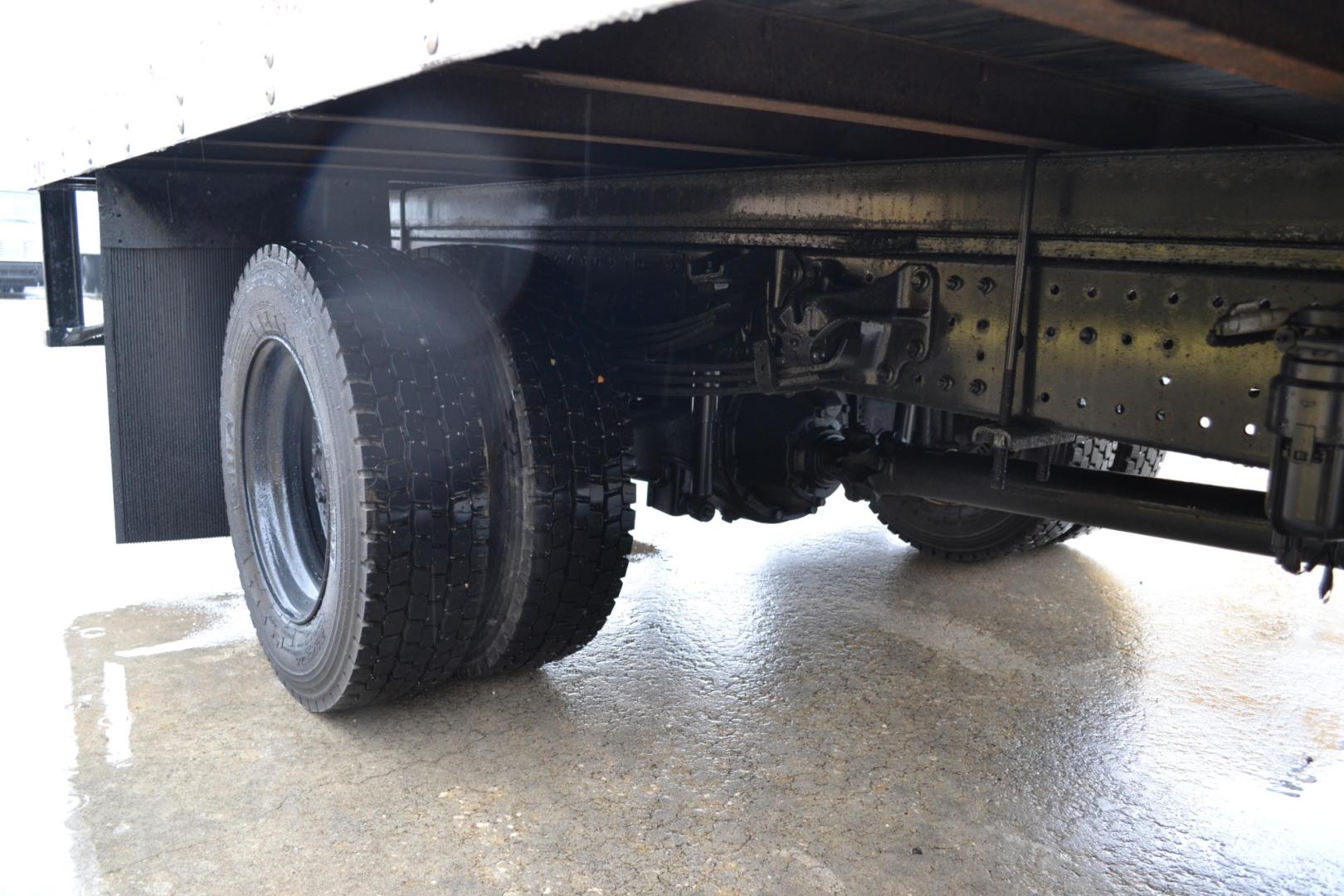 2019 WHITE HINO 155 with an JO5E-TP 5.1L 210HP TURBO CHARGED DIESEL engine, AISIN A465 6SPD AUTOMATIC transmission, located at 9172 North Fwy, Houston, TX, 77037, (713) 910-6868, 29.887470, -95.411903 - Photo#7